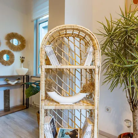 Urban Balcony Retreat- Near Galata Metro