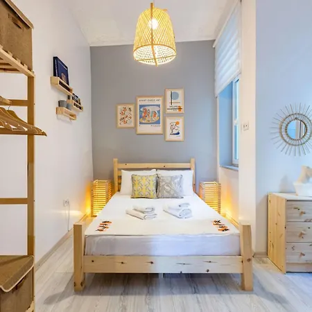 Urban Balcony Retreat- Near Galata Metro *