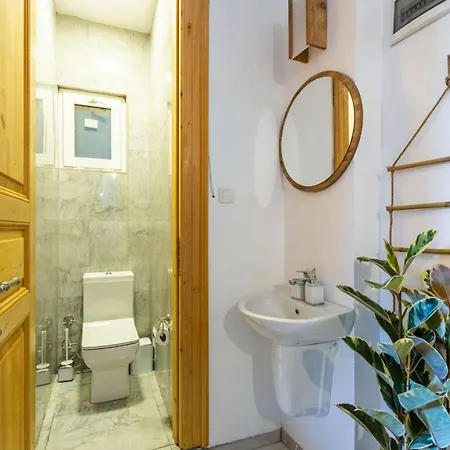 Urban Balcony Retreat- Near Galata Metro * Istanbul