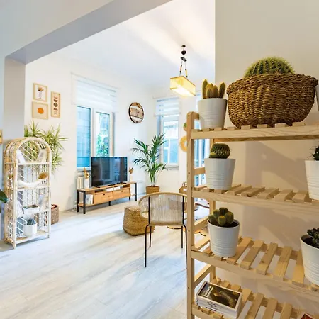 Urban Balcony Retreat- Near Galata Metro *