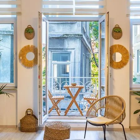 Apartment Urban Balcony Retreat- Near Galata Metro Istanbul